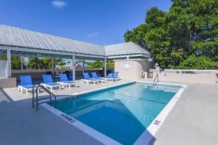 New Casa Caribe By Brightwild- Two-Story Condo Rooftop Pool キーウェスト エクステリア 写真
