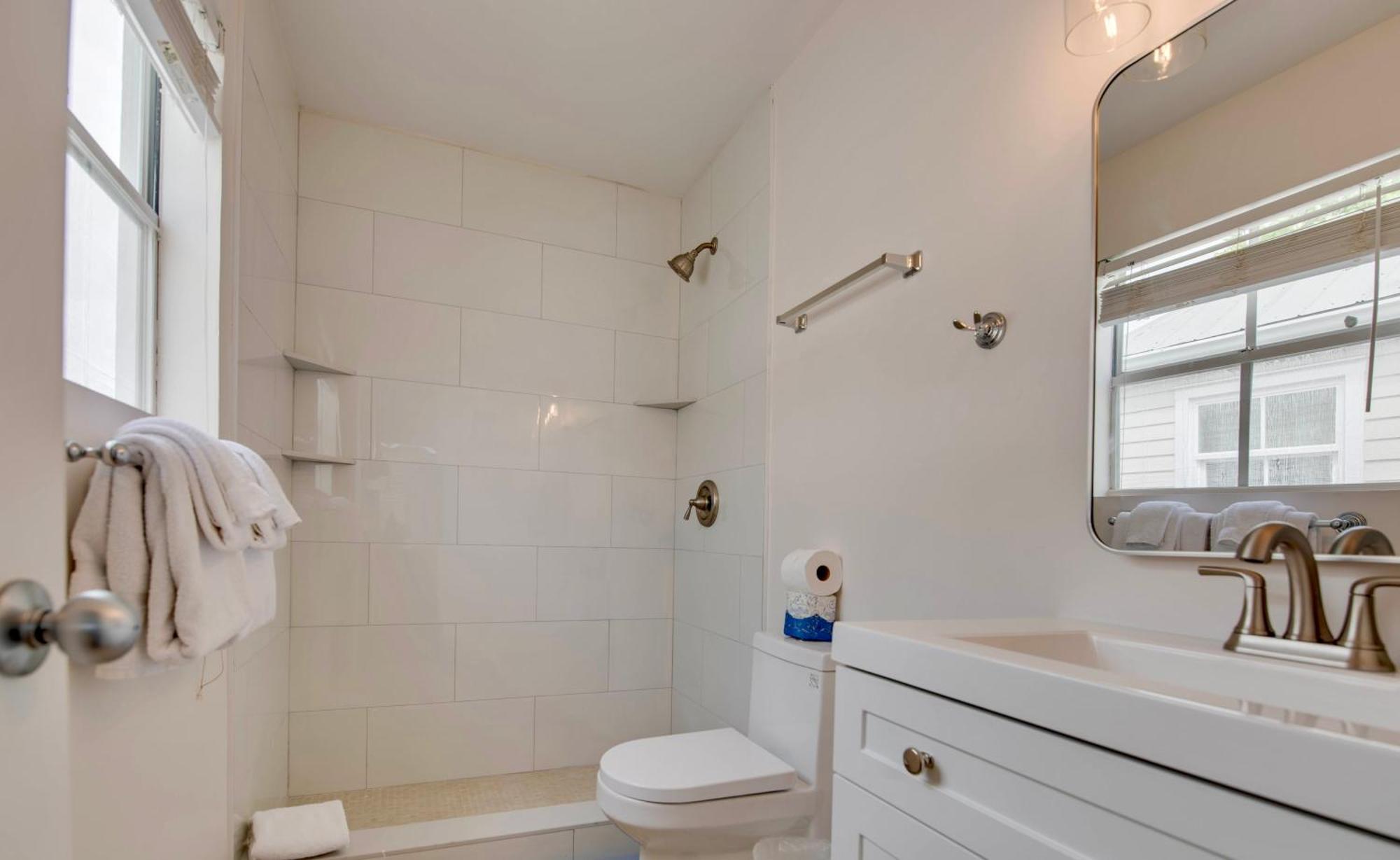 New Casa Caribe By Brightwild- Two-Story Condo Rooftop Pool キーウェスト エクステリア 写真