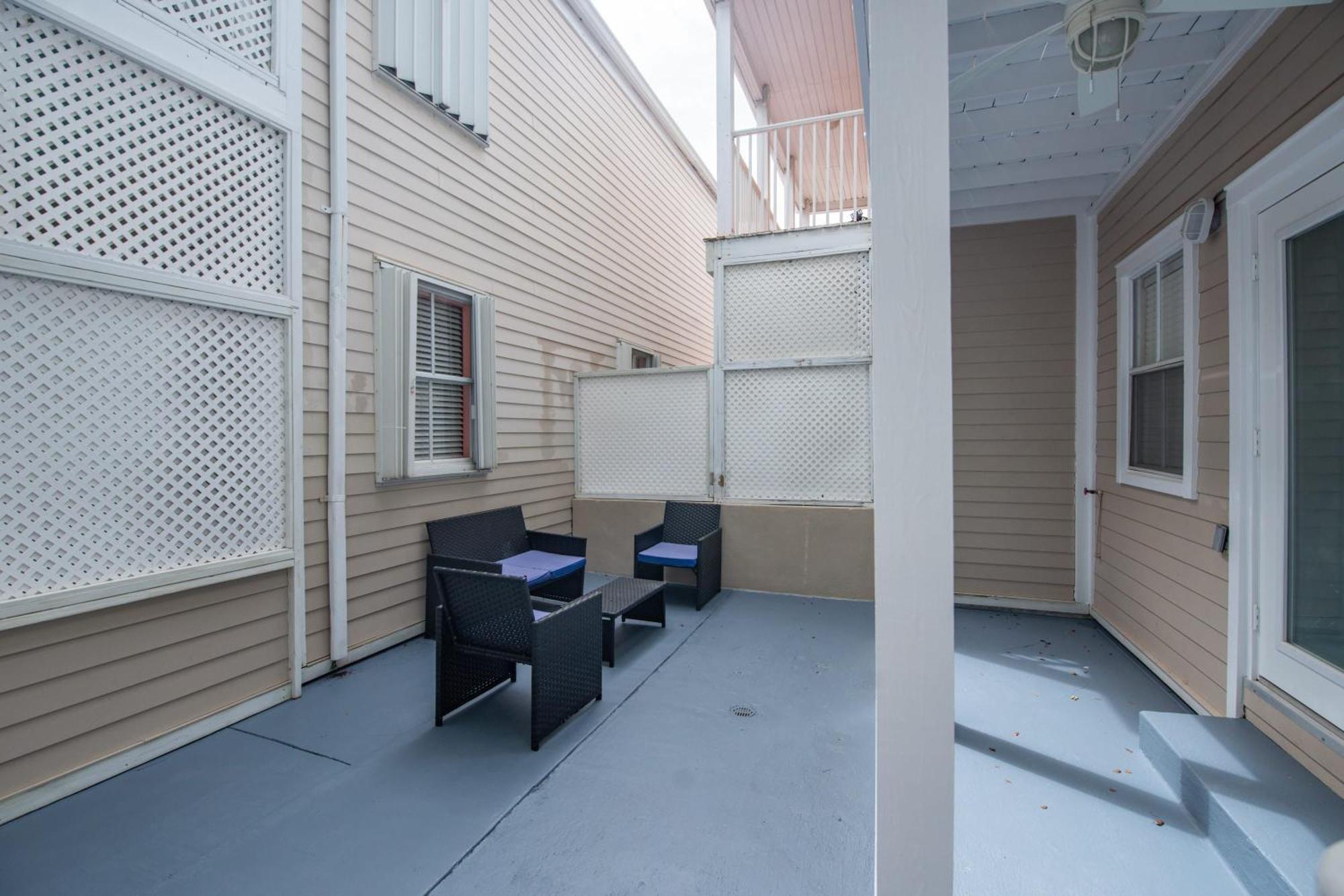 New Casa Caribe By Brightwild- Two-Story Condo Rooftop Pool キーウェスト エクステリア 写真