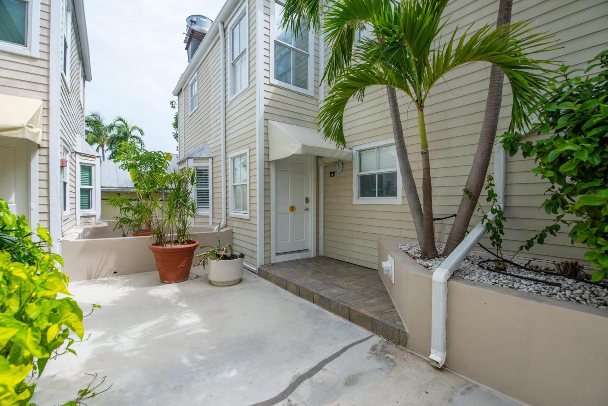 New Casa Caribe By Brightwild- Two-Story Condo Rooftop Pool キーウェスト エクステリア 写真